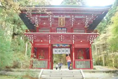 御岩神社の山門・神門
