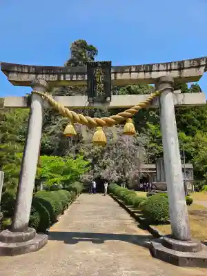 礒部神社の{uncategorized: "未分類", other: "その他", undefined: "問題あり", building: "その他建物", grave: "お墓", sacred_gate: "鳥居", guardian: "狛犬", statue: "像", buddha: "仏像", history: "歴史", nature: "自然", garden: "庭園", animal: "動物", pagoda: "塔", temizu: "手水舎", mountain_gate: "山門・神門", sanctuary: "本殿・本堂", subordinate: "末社・摂社", art: "芸術", scenery: "景色", jizo: "地蔵", ema: "絵馬", goshuin: "御朱印", omikuji: "おみくじ", items: "授与品その他", amulet: "お守り", goshuincho: "御朱印帳", eats: "食事", festival: "お祭り", votive_dance: "神楽", shichigosan: "七五三参", wedding: "結婚式", experience: "体験その他", initially: "初詣", around: "周辺", anti_infection: "感染症対策"}