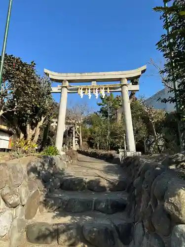 横浜御嶽神社の鳥居