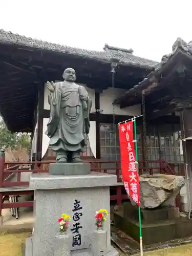 妙建寺の像