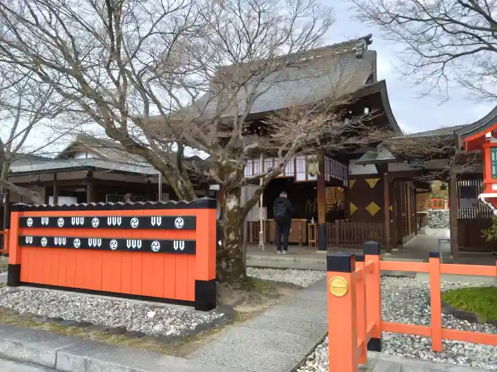 車折神社の{uncategorized: "未分類", other: "その他", undefined: "問題あり", building: "その他建物", grave: "お墓", sacred_gate: "鳥居", guardian: "狛犬", statue: "像", buddha: "仏像", history: "歴史", nature: "自然", garden: "庭園", animal: "動物", pagoda: "塔", temizu: "手水舎", mountain_gate: "山門・神門", sanctuary: "本殿・本堂", subordinate: "末社・摂社", art: "芸術", scenery: "景色", jizo: "地蔵", ema: "絵馬", goshuin: "御朱印", omikuji: "おみくじ", items: "授与品その他", amulet: "お守り", goshuincho: "御朱印帳", eats: "食事", festival: "お祭り", votive_dance: "神楽", shichigosan: "七五三参", wedding: "結婚式", experience: "体験その他", initially: "初詣", around: "周辺", anti_infection: "感染症対策"}