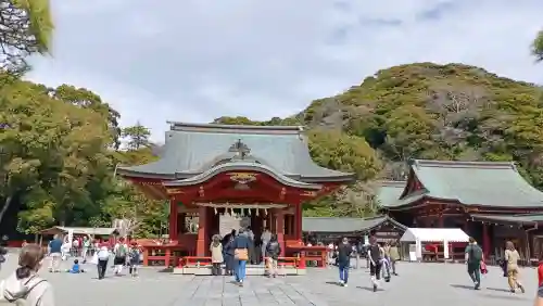 鶴岡八幡宮の{uncategorized: "未分類", other: "その他", undefined: "問題あり", building: "その他建物", grave: "お墓", sacred_gate: "鳥居", guardian: "狛犬", statue: "像", buddha: "仏像", history: "歴史", nature: "自然", garden: "庭園", animal: "動物", pagoda: "塔", temizu: "手水舎", mountain_gate: "山門・神門", sanctuary: "本殿・本堂", subordinate: "末社・摂社", art: "芸術", scenery: "景色", jizo: "地蔵", ema: "絵馬", goshuin: "御朱印", omikuji: "おみくじ", items: "授与品その他", amulet: "お守り", goshuincho: "御朱印帳", eats: "食事", festival: "お祭り", votive_dance: "神楽", shichigosan: "七五三参", wedding: "結婚式", experience: "体験その他", initially: "初詣", around: "周辺", anti_infection: "感染症対策"}