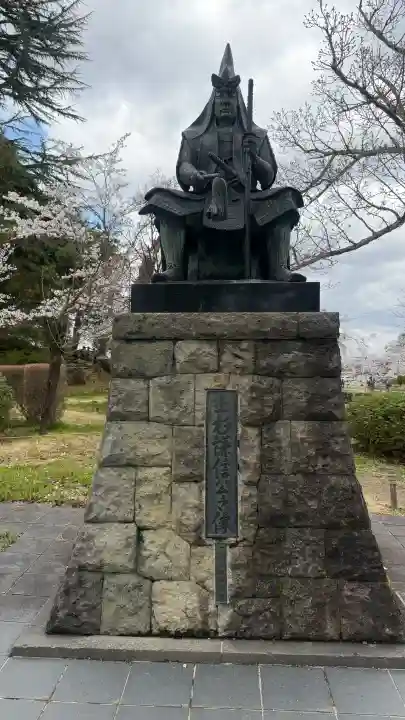 上杉神社の{uncategorized: "未分類", other: "その他", undefined: "問題あり", building: "その他建物", grave: "お墓", sacred_gate: "鳥居", guardian: "狛犬", statue: "像", buddha: "仏像", history: "歴史", nature: "自然", garden: "庭園", animal: "動物", pagoda: "塔", temizu: "手水舎", mountain_gate: "山門・神門", sanctuary: "本殿・本堂", subordinate: "末社・摂社", art: "芸術", scenery: "景色", jizo: "地蔵", ema: "絵馬", goshuin: "御朱印", omikuji: "おみくじ", items: "授与品その他", amulet: "お守り", goshuincho: "御朱印帳", eats: "食事", festival: "お祭り", votive_dance: "神楽", shichigosan: "七五三参", wedding: "結婚式", experience: "体験その他", initially: "初詣", around: "周辺", anti_infection: "感染症対策"}