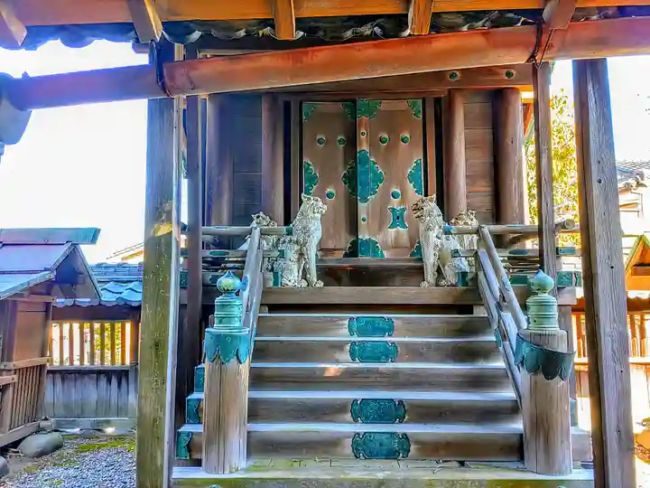 白山社の本殿・本堂