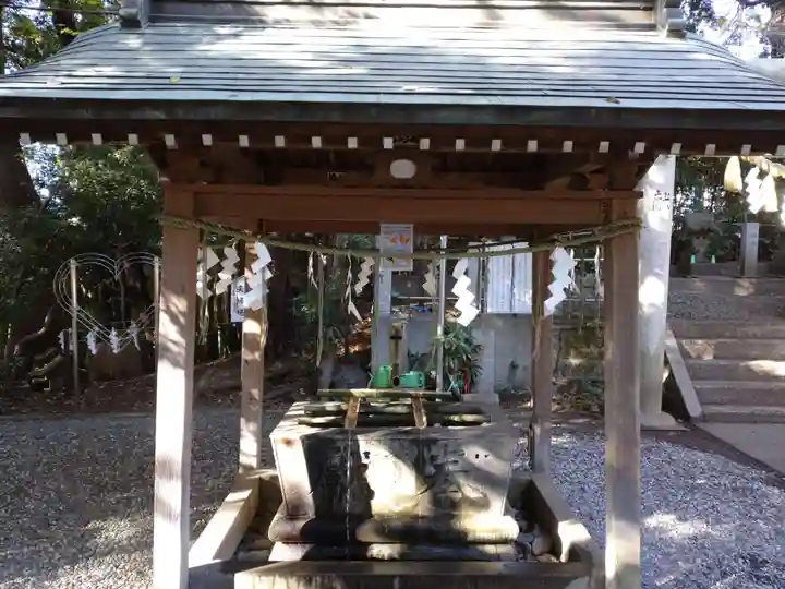 座間神社の手水舎