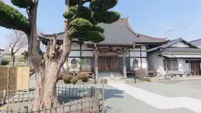 実円寺の本殿・本堂