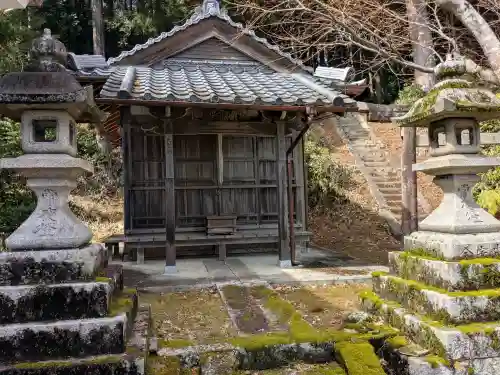 伊勢廻寺の{uncategorized: "未分類", other: "その他", undefined: "問題あり", building: "その他建物", grave: "お墓", sacred_gate: "鳥居", guardian: "狛犬", statue: "像", buddha: "仏像", history: "歴史", nature: "自然", garden: "庭園", animal: "動物", pagoda: "塔", temizu: "手水舎", mountain_gate: "山門・神門", sanctuary: "本殿・本堂", subordinate: "末社・摂社", art: "芸術", scenery: "景色", jizo: "地蔵", ema: "絵馬", goshuin: "御朱印", omikuji: "おみくじ", items: "授与品その他", amulet: "お守り", goshuincho: "御朱印帳", eats: "食事", festival: "お祭り", votive_dance: "神楽", shichigosan: "七五三参", wedding: "結婚式", experience: "体験その他", initially: "初詣", around: "周辺", anti_infection: "感染症対策"}