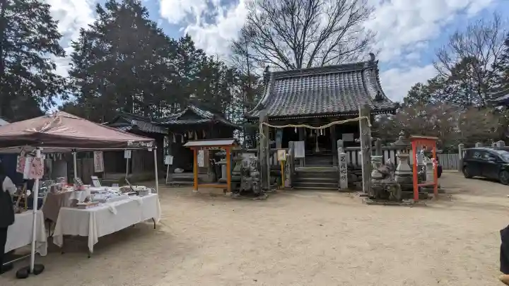 縣主神社の{uncategorized: "未分類", other: "その他", undefined: "問題あり", building: "その他建物", grave: "お墓", sacred_gate: "鳥居", guardian: "狛犬", statue: "像", buddha: "仏像", history: "歴史", nature: "自然", garden: "庭園", animal: "動物", pagoda: "塔", temizu: "手水舎", mountain_gate: "山門・神門", sanctuary: "本殿・本堂", subordinate: "末社・摂社", art: "芸術", scenery: "景色", jizo: "地蔵", ema: "絵馬", goshuin: "御朱印", omikuji: "おみくじ", items: "授与品その他", amulet: "お守り", goshuincho: "御朱印帳", eats: "食事", festival: "お祭り", votive_dance: "神楽", shichigosan: "七五三参", wedding: "結婚式", experience: "体験その他", initially: "初詣", around: "周辺", anti_infection: "感染症対策"}