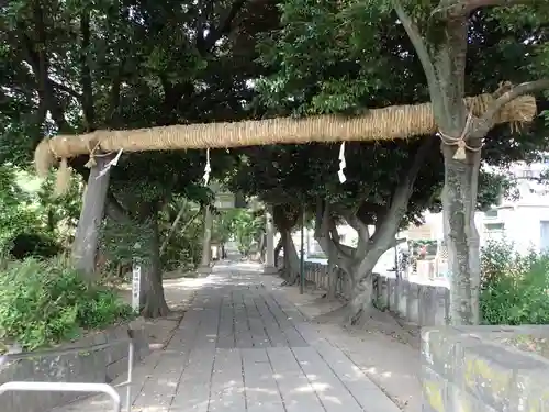 越ヶ谷久伊豆神社の鳥居