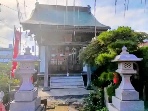 楠森稲荷神社の{uncategorized: "未分類", other: "その他", undefined: "問題あり", building: "その他建物", grave: "お墓", sacred_gate: "鳥居", guardian: "狛犬", statue: "像", buddha: "仏像", history: "歴史", nature: "自然", garden: "庭園", animal: "動物", pagoda: "塔", temizu: "手水舎", mountain_gate: "山門・神門", sanctuary: "本殿・本堂", subordinate: "末社・摂社", art: "芸術", scenery: "景色", jizo: "地蔵", ema: "絵馬", goshuin: "御朱印", omikuji: "おみくじ", items: "授与品その他", amulet: "お守り", goshuincho: "御朱印帳", eats: "食事", festival: "お祭り", votive_dance: "神楽", shichigosan: "七五三参", wedding: "結婚式", experience: "体験その他", initially: "初詣", around: "周辺", anti_infection: "感染症対策"}
