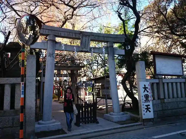 千住本氷川神社の鳥居