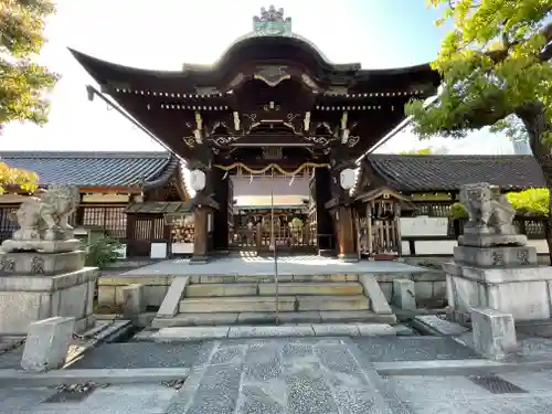 六孫王神社の山門