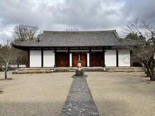 新薬師寺の本殿・本堂