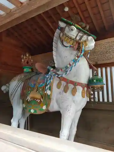 白山比咩神社の像