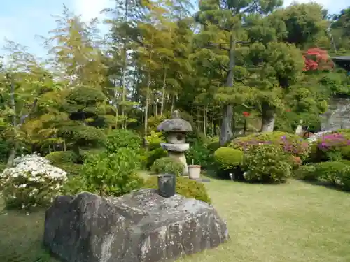 仏行寺（佛行寺）の庭園