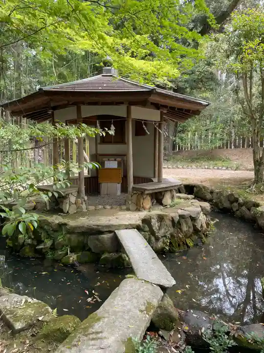 歌泉堂(春日大社神苑萬葉植物園内鎮座)(奈良県)