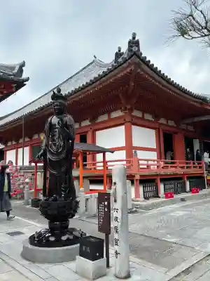 六波羅蜜寺の{uncategorized: "未分類", other: "その他", undefined: "問題あり", building: "その他建物", grave: "お墓", sacred_gate: "鳥居", guardian: "狛犬", statue: "像", buddha: "仏像", history: "歴史", nature: "自然", garden: "庭園", animal: "動物", pagoda: "塔", temizu: "手水舎", mountain_gate: "山門・神門", sanctuary: "本殿・本堂", subordinate: "末社・摂社", art: "芸術", scenery: "景色", jizo: "地蔵", ema: "絵馬", goshuin: "御朱印", omikuji: "おみくじ", items: "授与品その他", amulet: "お守り", goshuincho: "御朱印帳", eats: "食事", festival: "お祭り", votive_dance: "神楽", shichigosan: "七五三参", wedding: "結婚式", experience: "体験その他", initially: "初詣", around: "周辺", anti_infection: "感染症対策"}