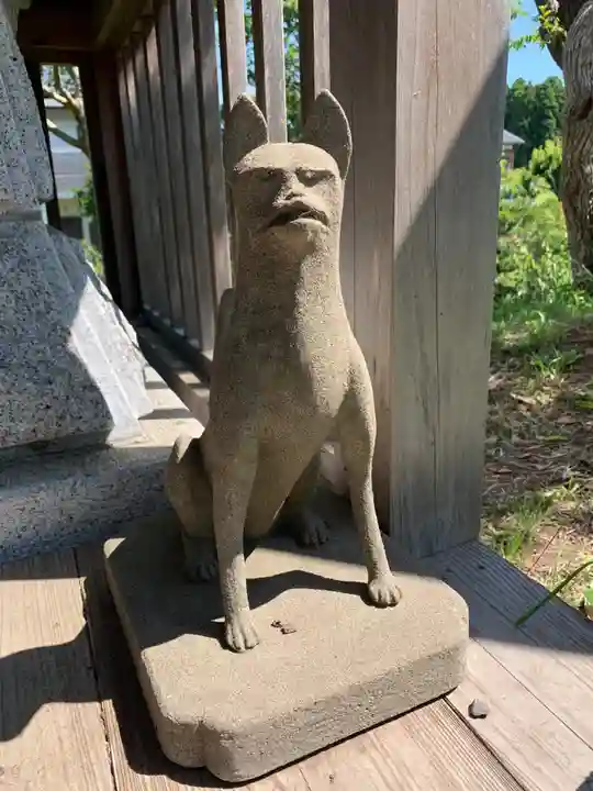 三ッ長サ稲荷の狛犬