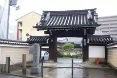 本覚寺の山門