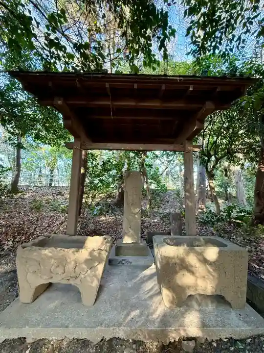有鹿神社の{uncategorized: "未分類", other: "その他", undefined: "問題あり", building: "その他建物", grave: "お墓", sacred_gate: "鳥居", guardian: "狛犬", statue: "像", buddha: "仏像", history: "歴史", nature: "自然", garden: "庭園", animal: "動物", pagoda: "塔", temizu: "手水舎", mountain_gate: "山門・神門", sanctuary: "本殿・本堂", subordinate: "末社・摂社", art: "芸術", scenery: "景色", jizo: "地蔵", ema: "絵馬", goshuin: "御朱印", omikuji: "おみくじ", items: "授与品その他", amulet: "お守り", goshuincho: "御朱印帳", eats: "食事", festival: "お祭り", votive_dance: "神楽", shichigosan: "七五三参", wedding: "結婚式", experience: "体験その他", initially: "初詣", around: "周辺", anti_infection: "感染症対策"}