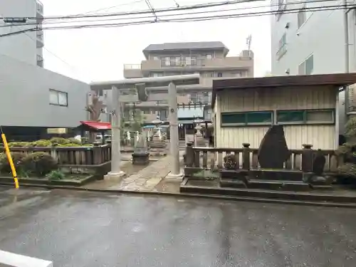 中葛西稲荷神社の{uncategorized: "未分類", other: "その他", undefined: "問題あり", building: "その他建物", grave: "お墓", sacred_gate: "鳥居", guardian: "狛犬", statue: "像", buddha: "仏像", history: "歴史", nature: "自然", garden: "庭園", animal: "動物", pagoda: "塔", temizu: "手水舎", mountain_gate: "山門・神門", sanctuary: "本殿・本堂", subordinate: "末社・摂社", art: "芸術", scenery: "景色", jizo: "地蔵", ema: "絵馬", goshuin: "御朱印", omikuji: "おみくじ", items: "授与品その他", amulet: "お守り", goshuincho: "御朱印帳", eats: "食事", festival: "お祭り", votive_dance: "神楽", shichigosan: "七五三参", wedding: "結婚式", experience: "体験その他", initially: "初詣", around: "周辺", anti_infection: "感染症対策"}