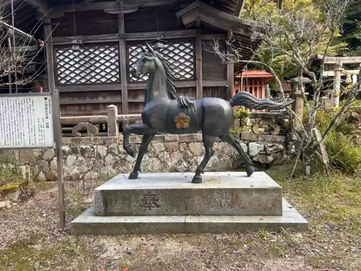 古熊神社の{uncategorized: "未分類", other: "その他", undefined: "問題あり", building: "その他建物", grave: "お墓", sacred_gate: "鳥居", guardian: "狛犬", statue: "像", buddha: "仏像", history: "歴史", nature: "自然", garden: "庭園", animal: "動物", pagoda: "塔", temizu: "手水舎", mountain_gate: "山門・神門", sanctuary: "本殿・本堂", subordinate: "末社・摂社", art: "芸術", scenery: "景色", jizo: "地蔵", ema: "絵馬", goshuin: "御朱印", omikuji: "おみくじ", items: "授与品その他", amulet: "お守り", goshuincho: "御朱印帳", eats: "食事", festival: "お祭り", votive_dance: "神楽", shichigosan: "七五三参", wedding: "結婚式", experience: "体験その他", initially: "初詣", around: "周辺", anti_infection: "感染症対策"}
