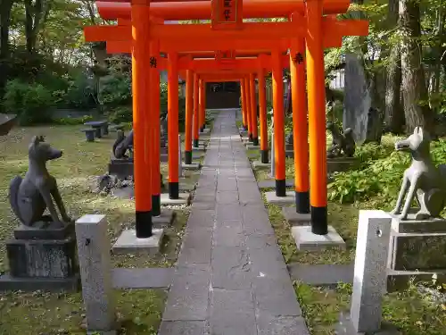 与次郎稲荷神社の鳥居