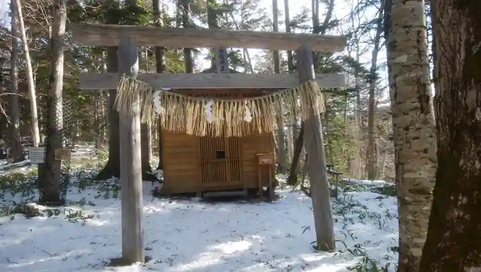 阿寒岳神社奥之院の鳥居