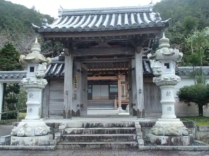 東正寺の山門・神門