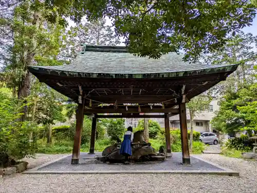 六所神社の手水舎