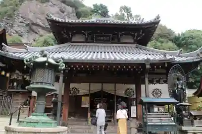 宝山寺の本殿・本堂