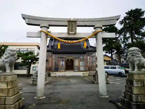 諏訪神社の鳥居