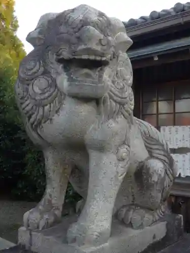 鎌達稲荷神社の狛犬