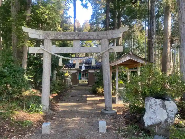 戸神社の{uncategorized: "未分類", other: "その他", undefined: "問題あり", building: "その他建物", grave: "お墓", sacred_gate: "鳥居", guardian: "狛犬", statue: "像", buddha: "仏像", history: "歴史", nature: "自然", garden: "庭園", animal: "動物", pagoda: "塔", temizu: "手水舎", mountain_gate: "山門・神門", sanctuary: "本殿・本堂", subordinate: "末社・摂社", art: "芸術", scenery: "景色", jizo: "地蔵", ema: "絵馬", goshuin: "御朱印", omikuji: "おみくじ", items: "授与品その他", amulet: "お守り", goshuincho: "御朱印帳", eats: "食事", festival: "お祭り", votive_dance: "神楽", shichigosan: "七五三参", wedding: "結婚式", experience: "体験その他", initially: "初詣", around: "周辺", anti_infection: "感染症対策"}