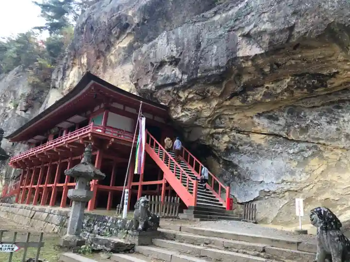 達谷西光寺の本殿・本堂