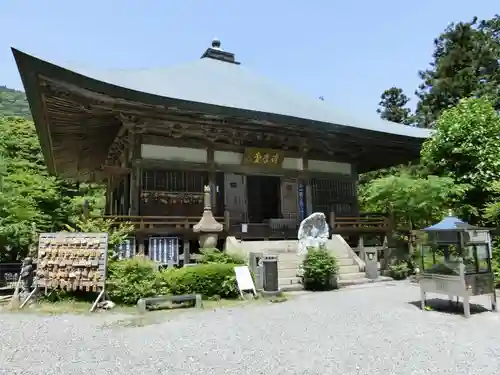両子寺の本殿・本堂