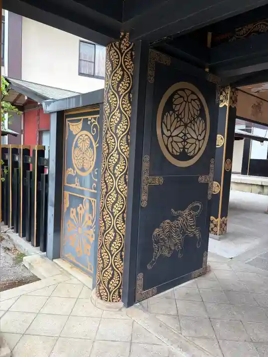 水戸東照宮の{uncategorized: "未分類", other: "その他", undefined: "問題あり", building: "その他建物", grave: "お墓", sacred_gate: "鳥居", guardian: "狛犬", statue: "像", buddha: "仏像", history: "歴史", nature: "自然", garden: "庭園", animal: "動物", pagoda: "塔", temizu: "手水舎", mountain_gate: "山門・神門", sanctuary: "本殿・本堂", subordinate: "末社・摂社", art: "芸術", scenery: "景色", jizo: "地蔵", ema: "絵馬", goshuin: "御朱印", omikuji: "おみくじ", items: "授与品その他", amulet: "お守り", goshuincho: "御朱印帳", eats: "食事", festival: "お祭り", votive_dance: "神楽", shichigosan: "七五三参", wedding: "結婚式", experience: "体験その他", initially: "初詣", around: "周辺", anti_infection: "感染症対策"}