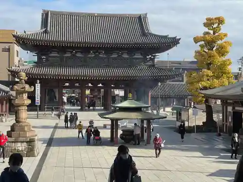 川崎大師（平間寺）の山門