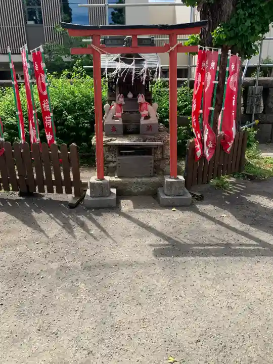 麻布氷川神社の{uncategorized: "未分類", other: "その他", undefined: "問題あり", building: "その他建物", grave: "お墓", sacred_gate: "鳥居", guardian: "狛犬", statue: "像", buddha: "仏像", history: "歴史", nature: "自然", garden: "庭園", animal: "動物", pagoda: "塔", temizu: "手水舎", mountain_gate: "山門・神門", sanctuary: "本殿・本堂", subordinate: "末社・摂社", art: "芸術", scenery: "景色", jizo: "地蔵", ema: "絵馬", goshuin: "御朱印", omikuji: "おみくじ", items: "授与品その他", amulet: "お守り", goshuincho: "御朱印帳", eats: "食事", festival: "お祭り", votive_dance: "神楽", shichigosan: "七五三参", wedding: "結婚式", experience: "体験その他", initially: "初詣", around: "周辺", anti_infection: "感染症対策"}