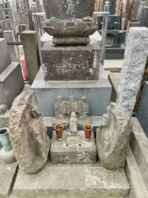 長運寺の{uncategorized: "未分類", other: "その他", undefined: "問題あり", building: "その他建物", grave: "お墓", sacred_gate: "鳥居", guardian: "狛犬", statue: "像", buddha: "仏像", history: "歴史", nature: "自然", garden: "庭園", animal: "動物", pagoda: "塔", temizu: "手水舎", mountain_gate: "山門・神門", sanctuary: "本殿・本堂", subordinate: "末社・摂社", art: "芸術", scenery: "景色", jizo: "地蔵", ema: "絵馬", goshuin: "御朱印", omikuji: "おみくじ", items: "授与品その他", amulet: "お守り", goshuincho: "御朱印帳", eats: "食事", festival: "お祭り", votive_dance: "神楽", shichigosan: "七五三参", wedding: "結婚式", experience: "体験その他", initially: "初詣", around: "周辺", anti_infection: "感染症対策"}