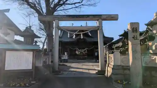 伊勢崎神社の{uncategorized: "未分類", other: "その他", undefined: "問題あり", building: "その他建物", grave: "お墓", sacred_gate: "鳥居", guardian: "狛犬", statue: "像", buddha: "仏像", history: "歴史", nature: "自然", garden: "庭園", animal: "動物", pagoda: "塔", temizu: "手水舎", mountain_gate: "山門・神門", sanctuary: "本殿・本堂", subordinate: "末社・摂社", art: "芸術", scenery: "景色", jizo: "地蔵", ema: "絵馬", goshuin: "御朱印", omikuji: "おみくじ", items: "授与品その他", amulet: "お守り", goshuincho: "御朱印帳", eats: "食事", festival: "お祭り", votive_dance: "神楽", shichigosan: "七五三参", wedding: "結婚式", experience: "体験その他", initially: "初詣", around: "周辺", anti_infection: "感染症対策"}