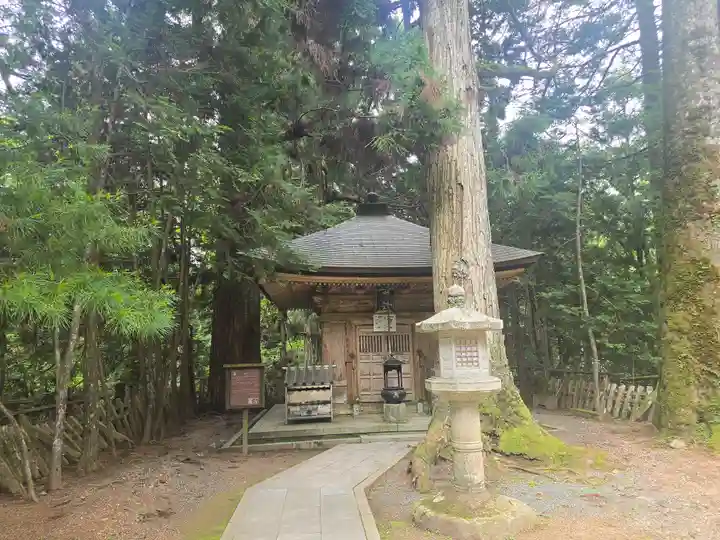 高野山金剛峯寺奥の院(和歌山県)