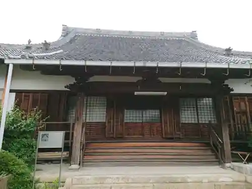 法円寺の本殿・本堂