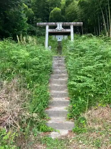 豊田温泉神社の{uncategorized: "未分類", other: "その他", undefined: "問題あり", building: "その他建物", grave: "お墓", sacred_gate: "鳥居", guardian: "狛犬", statue: "像", buddha: "仏像", history: "歴史", nature: "自然", garden: "庭園", animal: "動物", pagoda: "塔", temizu: "手水舎", mountain_gate: "山門・神門", sanctuary: "本殿・本堂", subordinate: "末社・摂社", art: "芸術", scenery: "景色", jizo: "地蔵", ema: "絵馬", goshuin: "御朱印", omikuji: "おみくじ", items: "授与品その他", amulet: "お守り", goshuincho: "御朱印帳", eats: "食事", festival: "お祭り", votive_dance: "神楽", shichigosan: "七五三参", wedding: "結婚式", experience: "体験その他", initially: "初詣", around: "周辺", anti_infection: "感染症対策"}