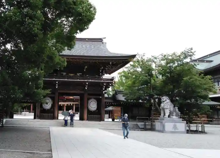 寒川神社の山門・神門