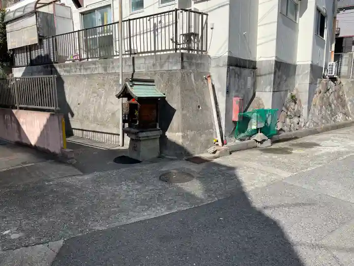 地蔵尊(荒田町)の本殿・本堂