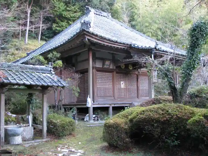 園養寺の本殿・本堂