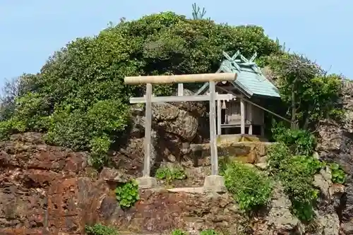 稲佐の浜　弁天島の本殿