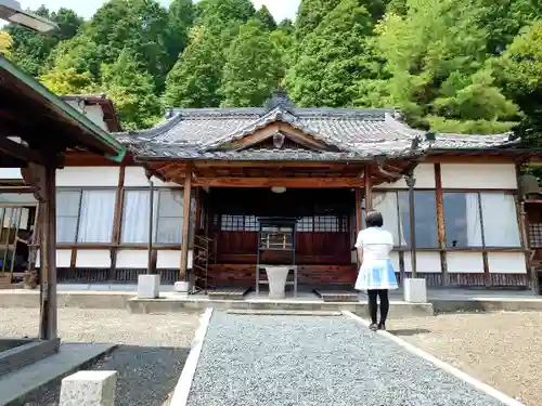 大性院の本殿・本堂