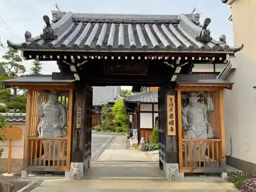 雲晴寺の山門